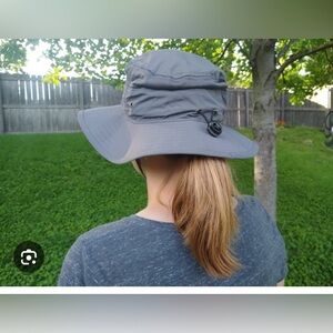 NWOT, Blue/Gray Sun Garden wide brim Hat
